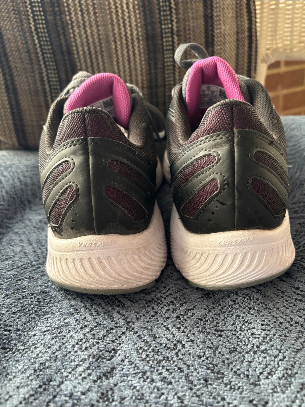 Saucony Women's Dark Gray Running Sneakers with Pink and Teal Accents - Picture 4 of 6